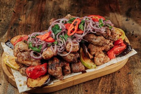 Ассорти из шашлыков с овощами
