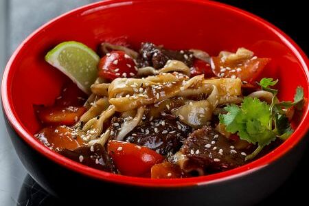 Лапша удон с телятиной в остром соусе вьет