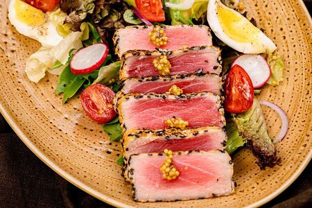 Микс салатов с тунцом