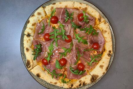 Пицца с прошутто
