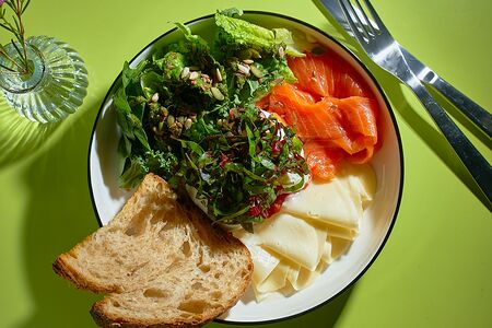 Завтрак Match с лососем