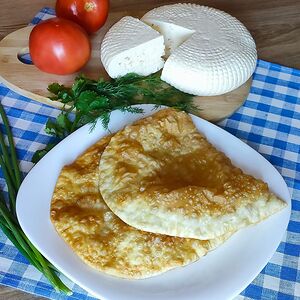 Чебурек с помидором и брынзой