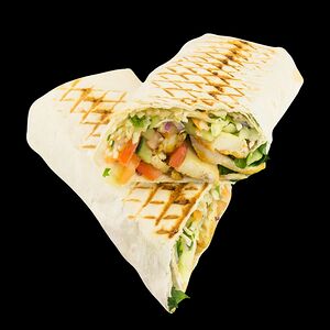 Шаурма из курицы в белом лаваше