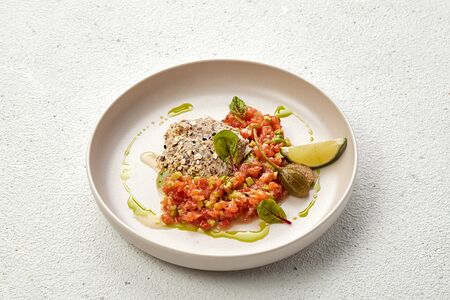 Тартар из лосося с сорбетом из груши и кинзы