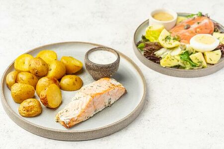 Набор: Лосось в йогуртовом соусе с мини картофелем + салат Норвежский с лососем
