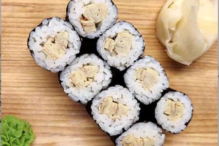 Классический ролл с омлетом