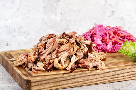 Рваная свинина к коул-слоу