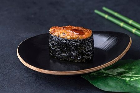 Гункан с креветкой запеченный