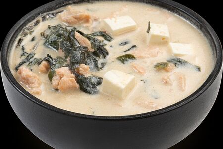 Сливочный мисо-суп с лососем