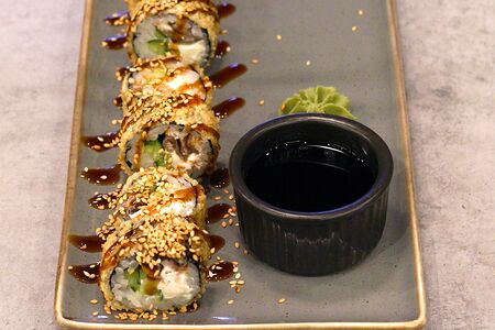 Жареный ролл с угрем