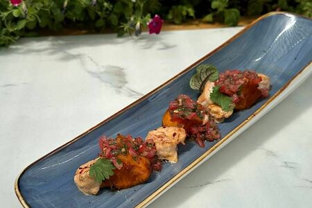 Запеченный батат с креветками