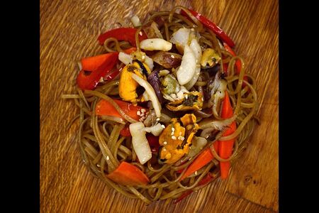 Якисоба с морепродуктами