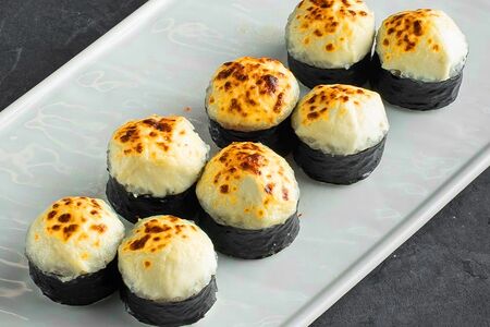 Запеченный ролл Сливочный лосось