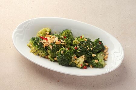 Брокколи стир-фрай с чесноком