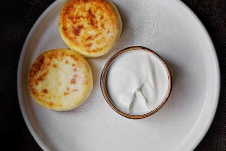 Сырники со сметаной