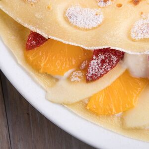 Բլիթ կաթնաշոռով և մրգերով