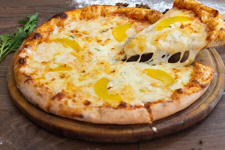 Пицца Четыре Сыра традиционное тесто