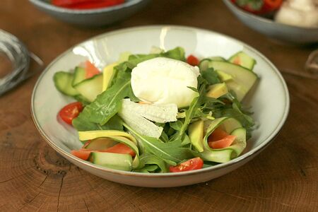 Микс-салат с лососем