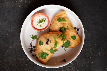 Два мини-чебурека с сыром