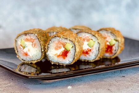 Теплый ролл Лосось сливочный горячий