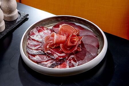 Набор мясных деликатесов