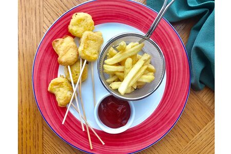 Куриные наггетсы с картофелем фри