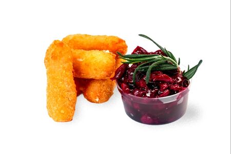 Сырные палочки с вишневым соусом