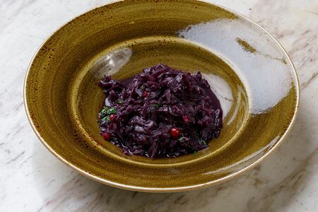 Тушёная краснокочанная капуста