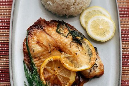 Рыба тиляпия запеченная в фольге с рисом на пару