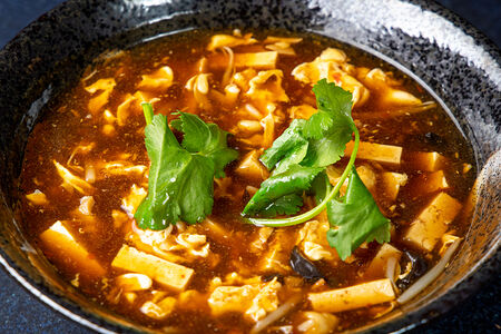 Черный китайский суп с курицей