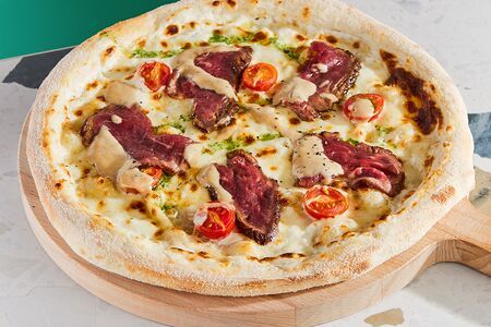 Пицца с ростбифом и соусом тоннато