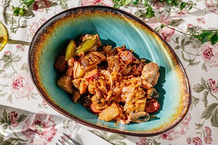 Сковорода с цыплёнком и колбасками