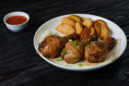Куриные ножки и картофель по-деревенски