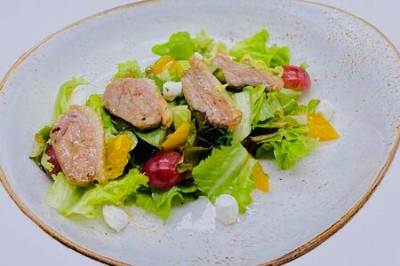 Салат с утиной грудкой