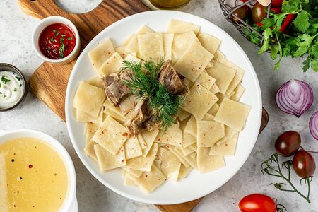Тонкий хинкал с сушеной колбасой или мясом