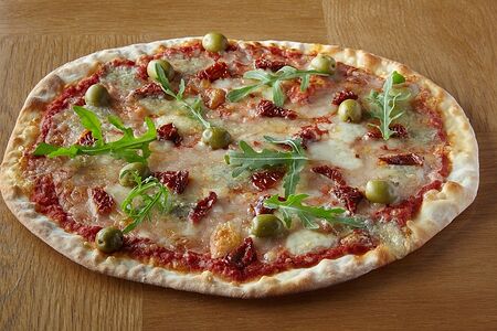 Пицца Olive pomodori secci