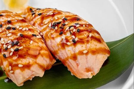 Суши с опаленной форелью