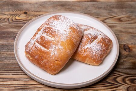 Слойка с яблоком