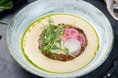 Бифштекс из баранины с муссом из жаренного картофеля