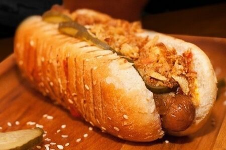 Датский хот-дог с куриной колбаской