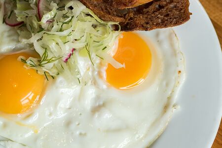 Яичница натуральная 