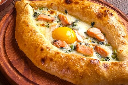 Хачапури со шпинатом и лососем