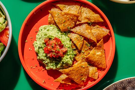 Начос с гуакамоле