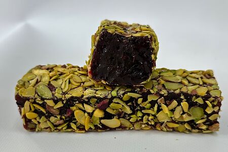 Гранатово-барбарисный лукум в фисташке