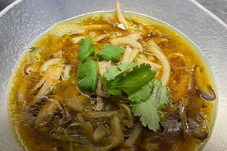 Куриный лагман с грибами шиитаке