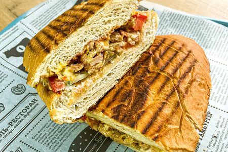 Куриный донер с грибами в багете