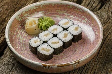 Классический ролл с угрем