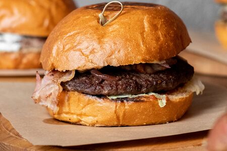 Бургер с мраморной говядиной