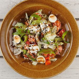 Салат с семгой и нежным сливочным сыром