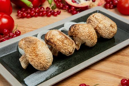 Шампиньоны, запеченные на углях